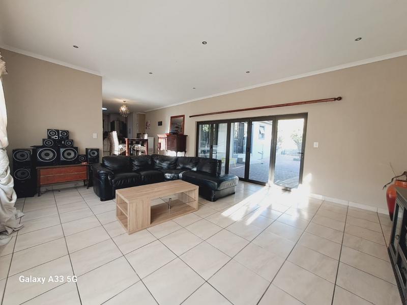 3 Bedroom Property for Sale in Protea Heights Western Cape